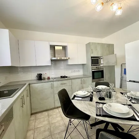 Platform 357 La Vie Royale Charming Apartamento Nicosia