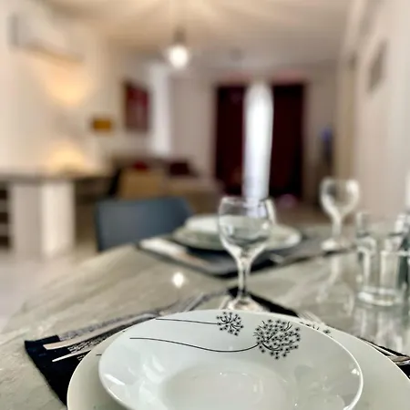 Platform 357 La Vie Royale Charming Apartment *
